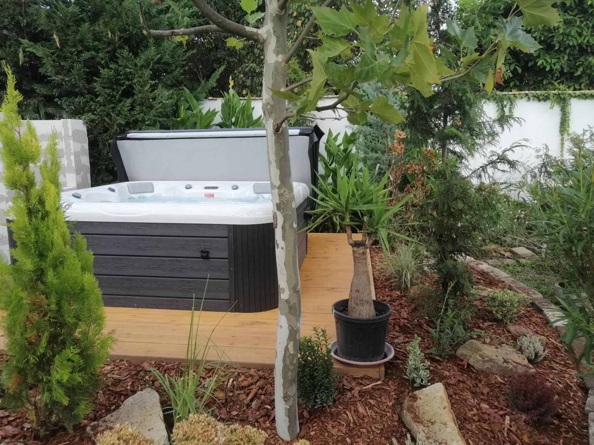 Kuria With Private Jacuzzi And Pool Boedapest
