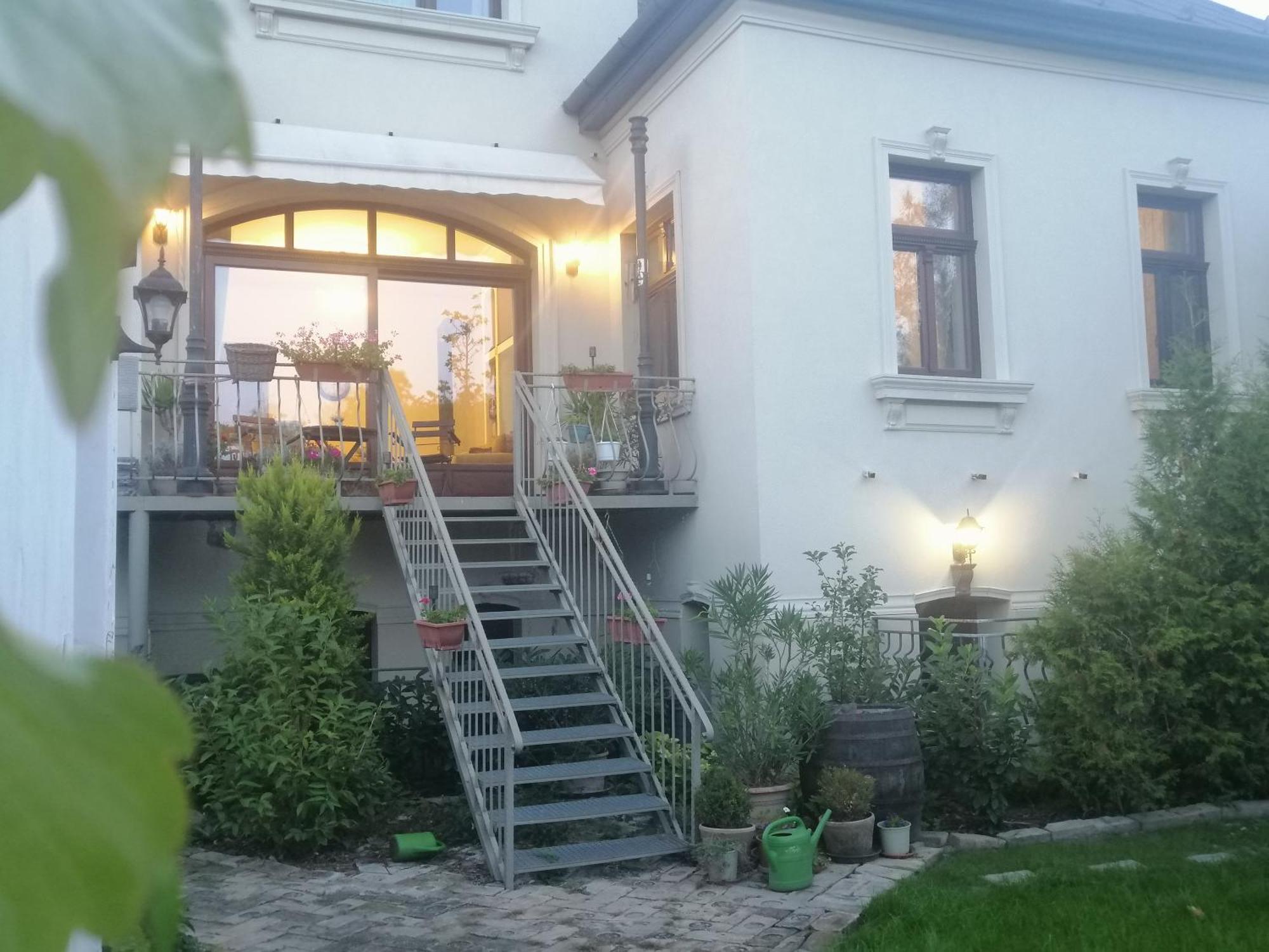 Appartement Kuria With Private Jacuzzi And Pool Boedapest