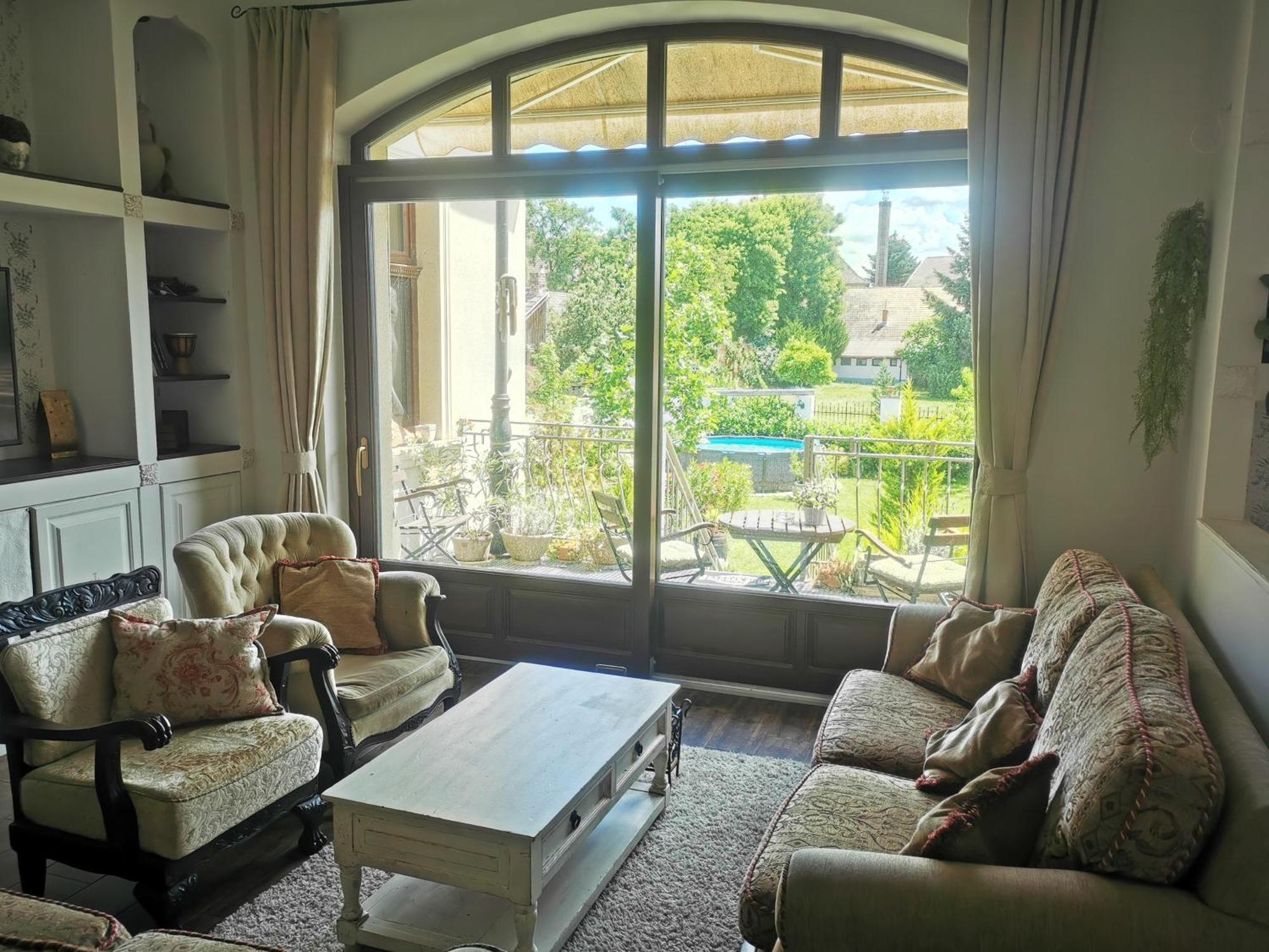 Appartement Kuria With Private Jacuzzi And Pool Boedapest