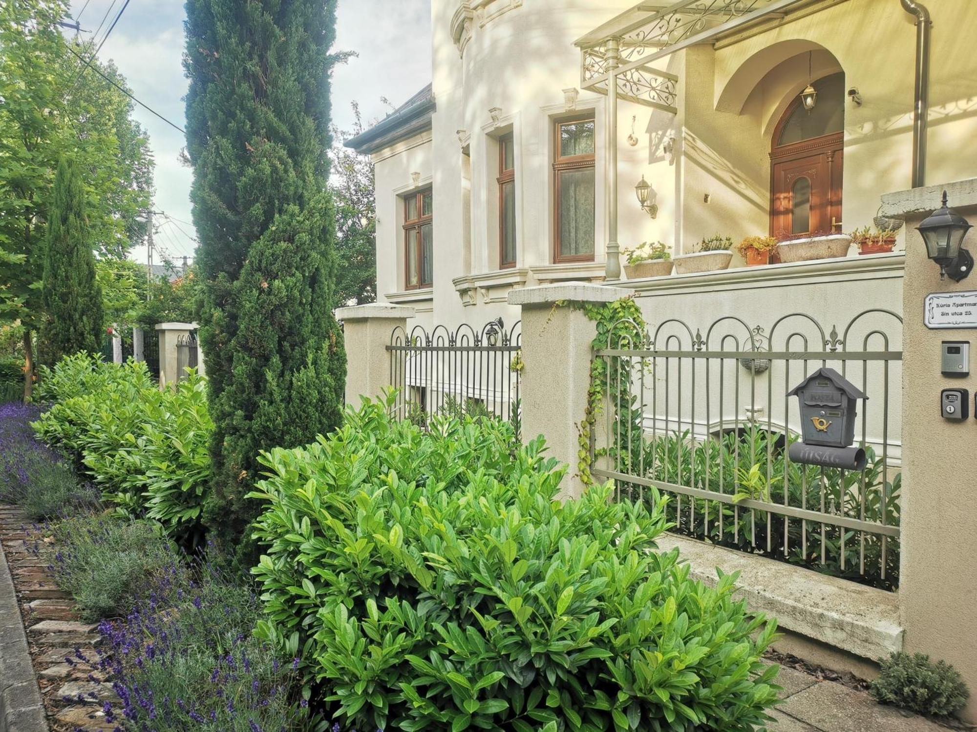 Kuria With Private Jacuzzi And Pool Appartement Boedapest