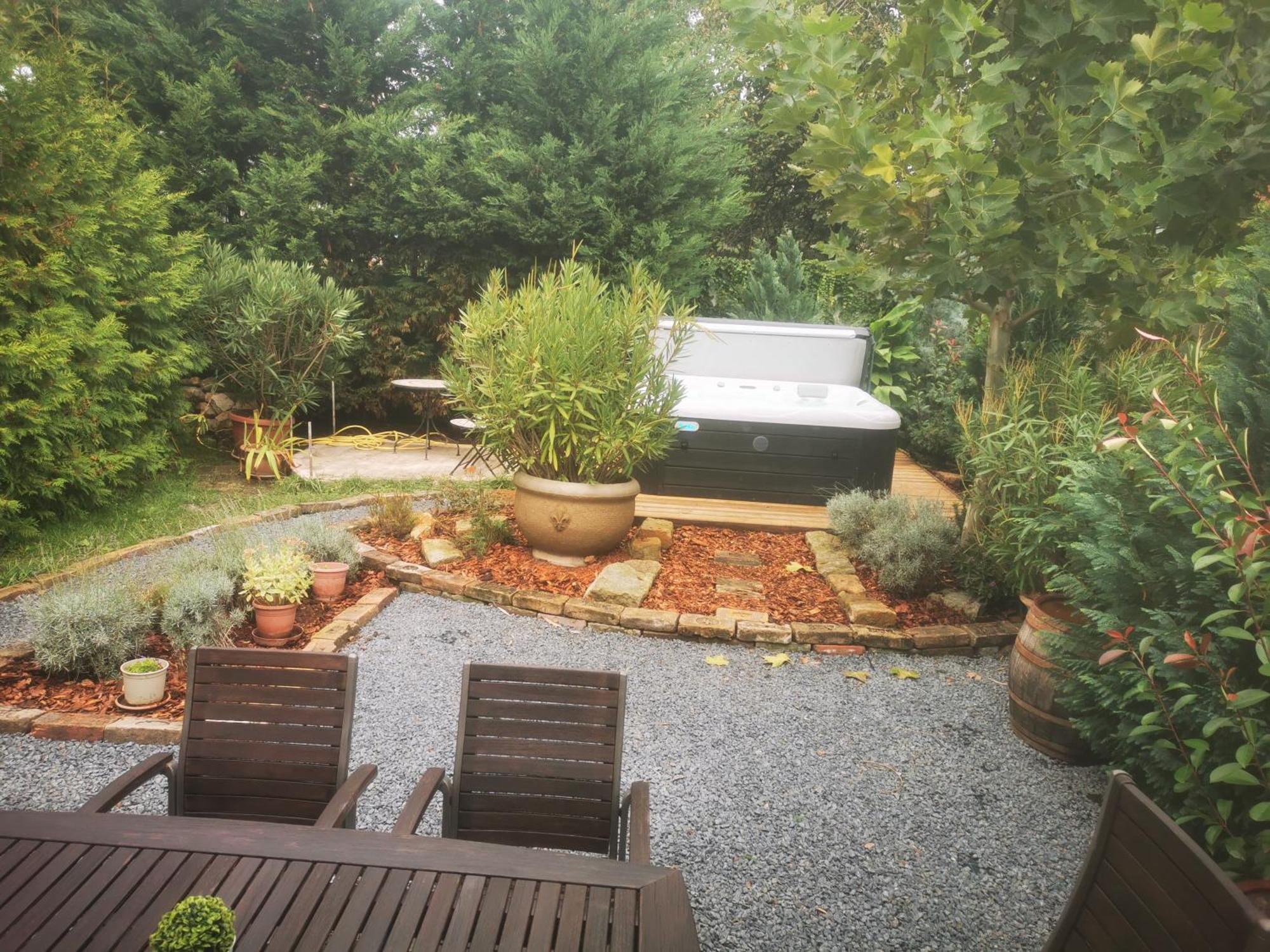 Appartement Kuria With Private Jacuzzi And Pool Boedapest