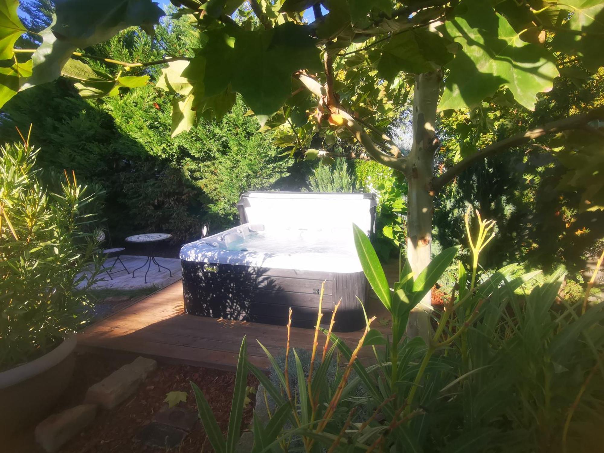 Appartement Kuria With Private Jacuzzi And Pool Boedapest