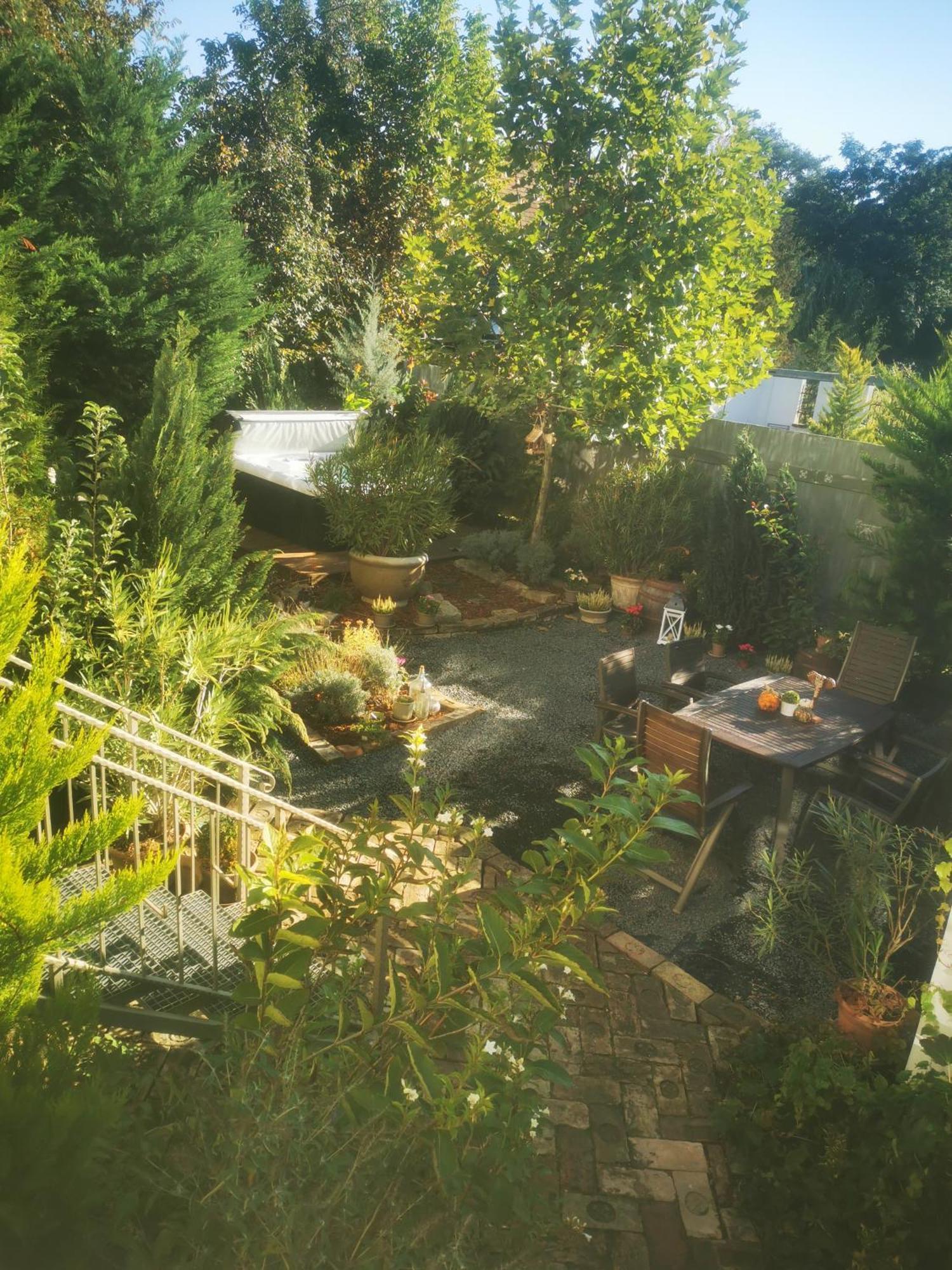 Kuria With Private Jacuzzi And Pool Appartement Boedapest