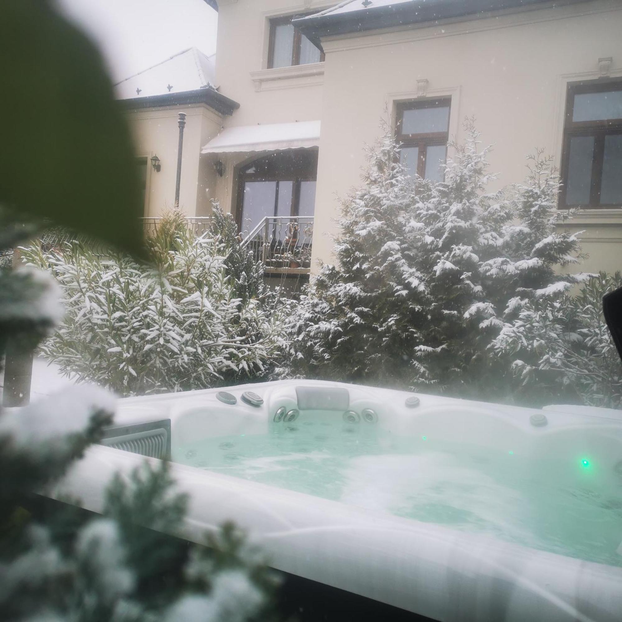 Appartement Kuria With Private Jacuzzi And Pool Boedapest